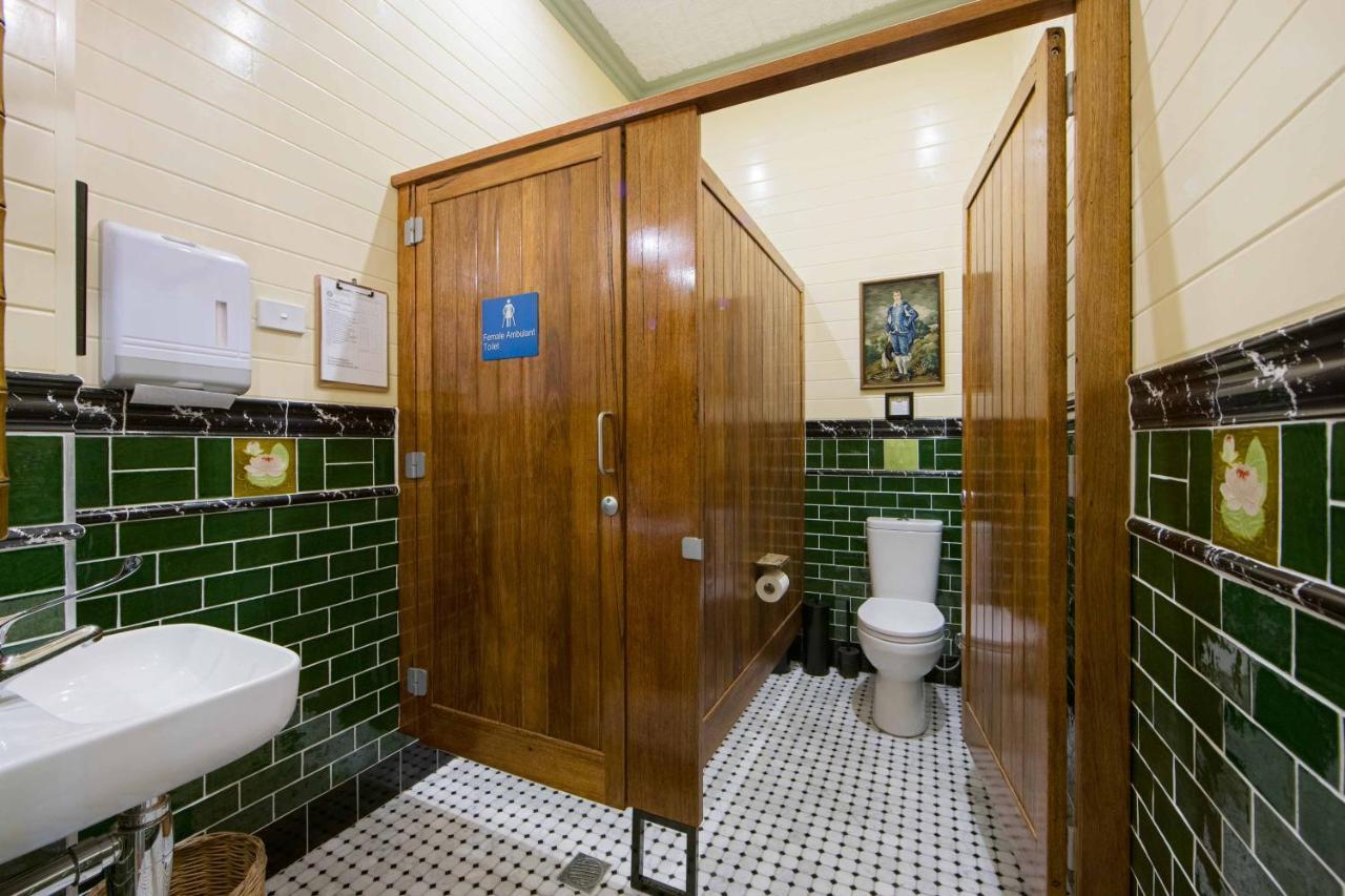 The Old Bank Gladstone Licensed Restaurant & Boutique Accommodation Hat Head Eksteriør bilde